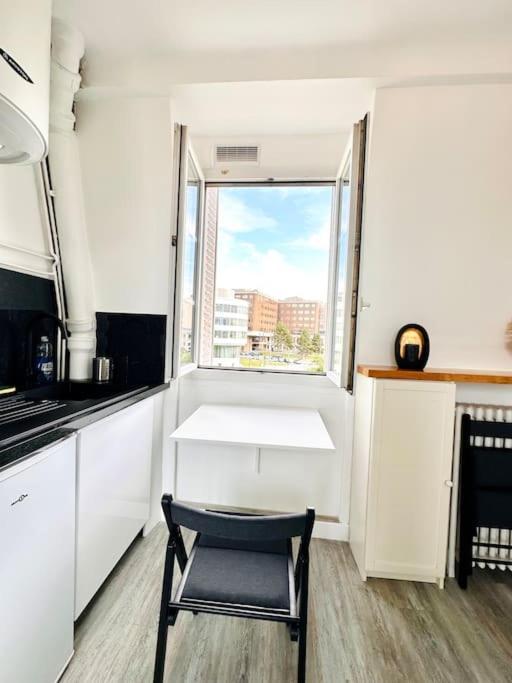 Appartement Vue Tour Eiffel Ligne 14 A Cote De Paris Gentilly Bagian luar foto